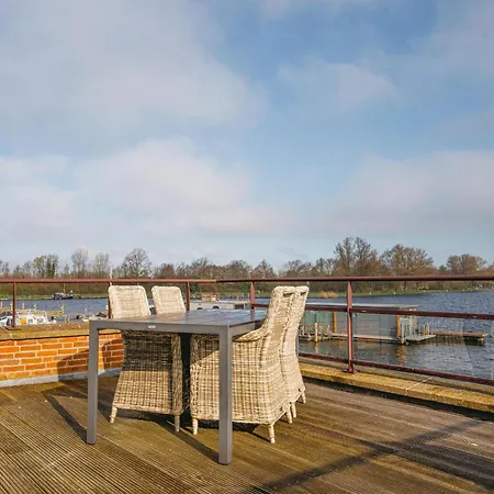 公寓 Penthouse With Views *