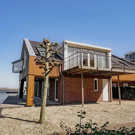 公寓 Penthouse With Views *