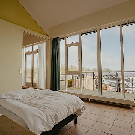 Penthouse With Views 公寓